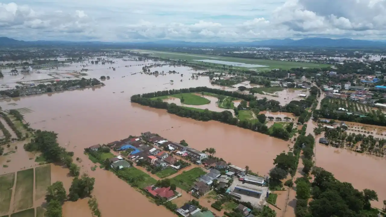 น้ำท่วมตัวเมืองเชียงราย ย่านถนนเศรษฐกิจ