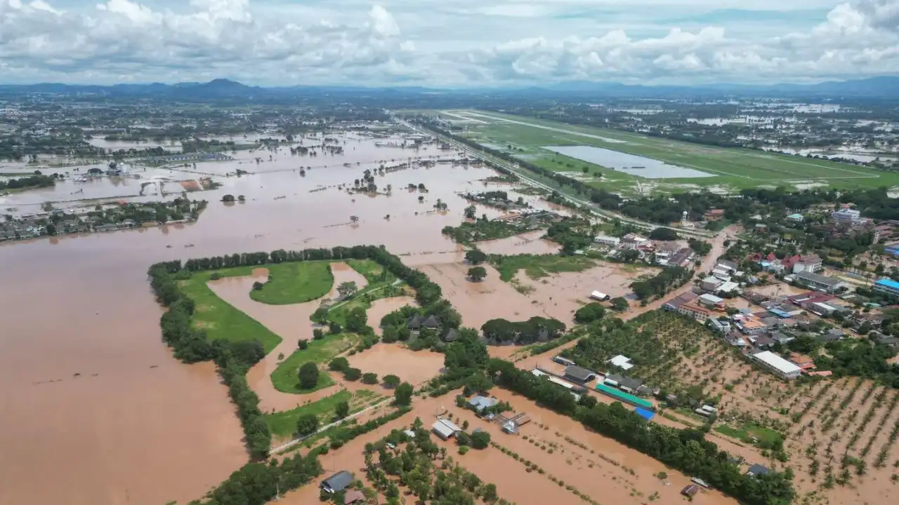 สถานการณ์น้ำรอบสนามบินเชียงราย แม่ฟ้าหลวง เมืองเชียงราย ย่านถนนเศรษฐกิจ